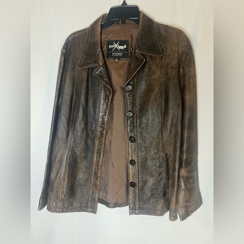 Maxima size Lg. Women’s leather jacket in really good condition!